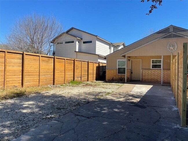 Foto del edificio - 1115 Brookswood Ave