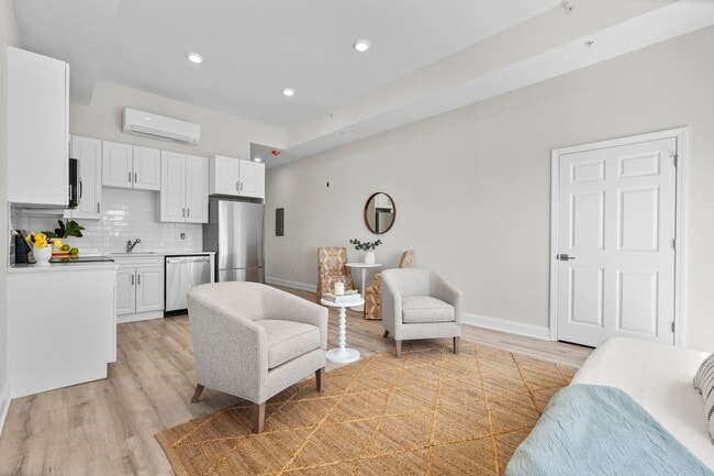 Estudio - 120 Broad St