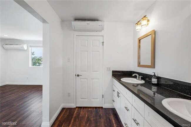 Foto del edificio - 4 br, 2 bath House - 4823 W 137th St
