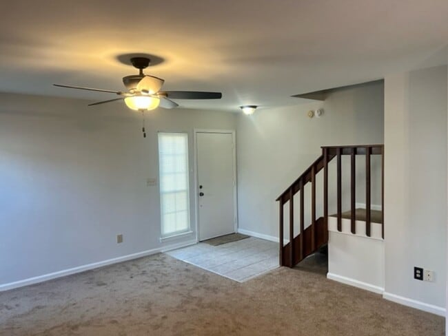 Building Photo - FOR RENT CHESAPEAKE!