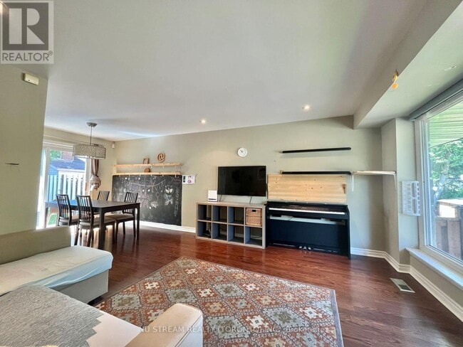 Building Photo - 56 Logandale Rd