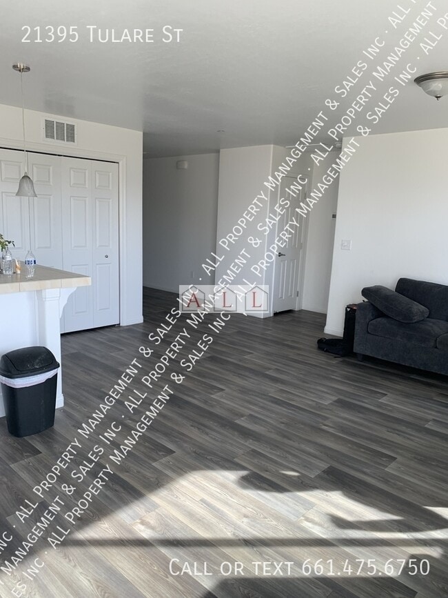 Building Photo - 21395 Tulare St