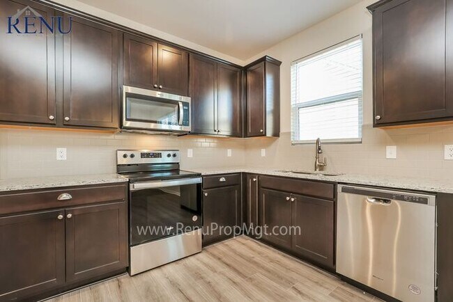 Foto del edificio - Available Now!