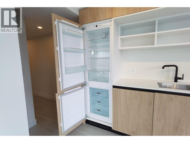 Photo du bâtiment - 5058 Joyce St