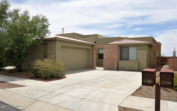 Building Photo - 11381 N Moon Ranch Pl