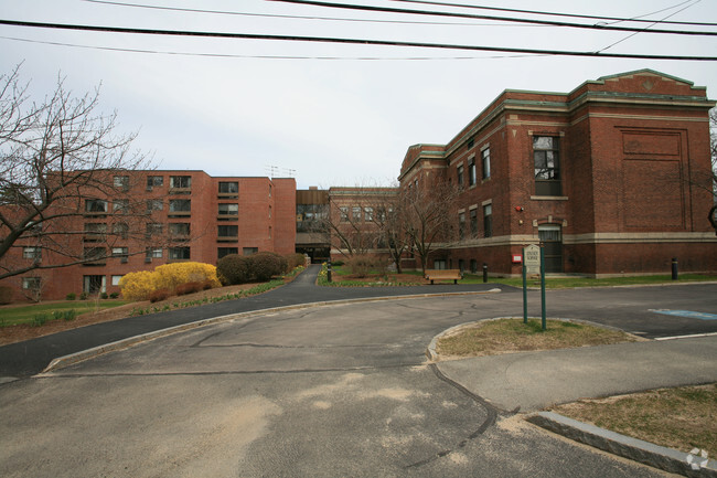 Foto del edificio - Lincoln School Apartments