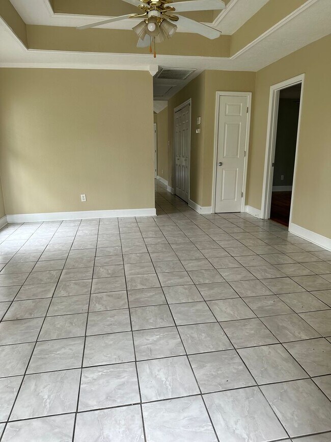 Foto del edificio - HOME FOR RENT | Lake Charles