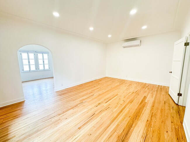 Foto del edificio - 1540 E Wilson Ave