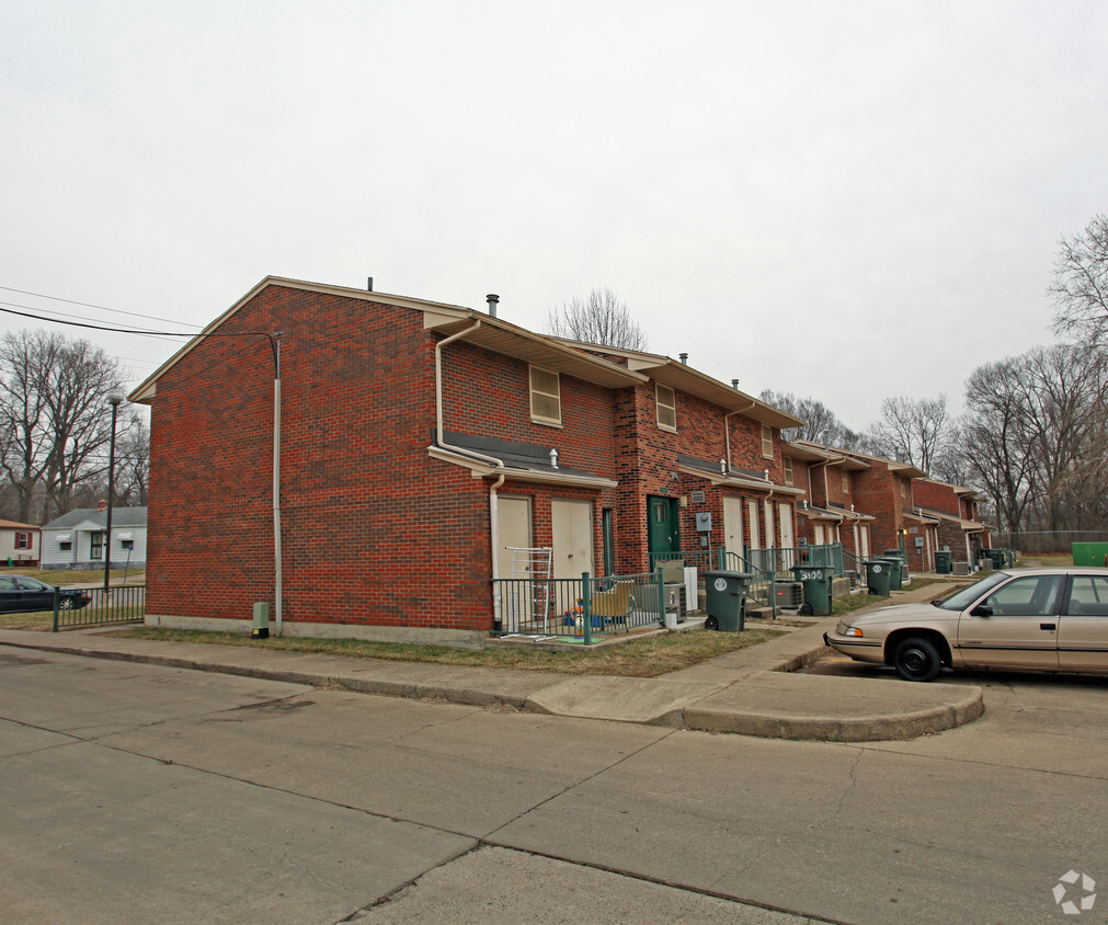 Building Photo - 3044-3102 W Riverview Ave