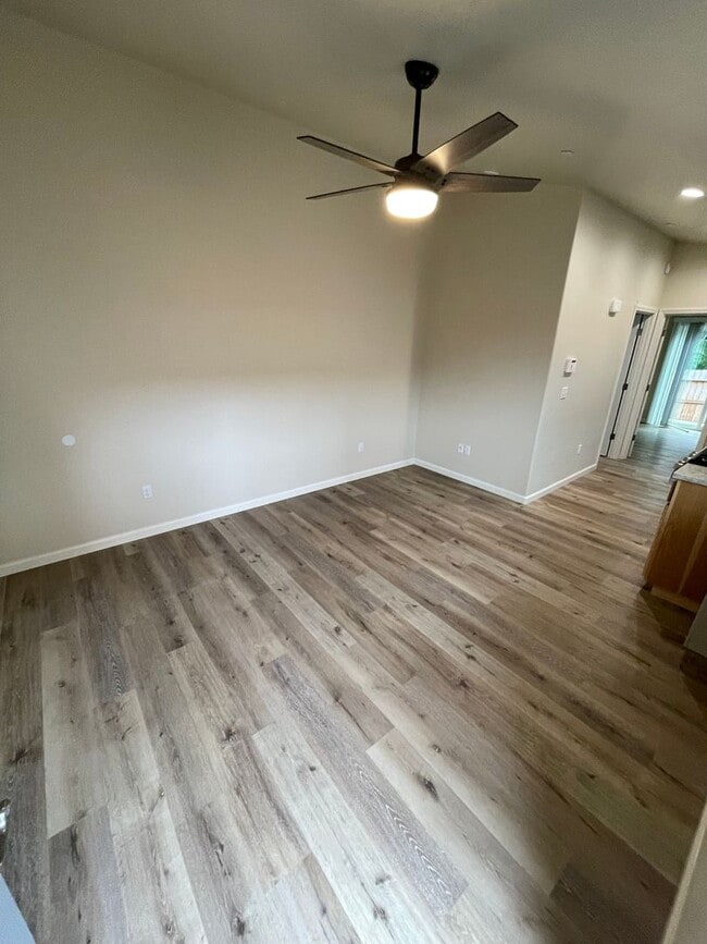 Building Photo - 1116 Chelsea Wy