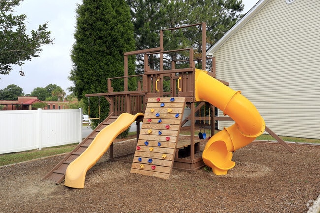 Foto del edificio - Devon Pointe Apartments and Townhomes