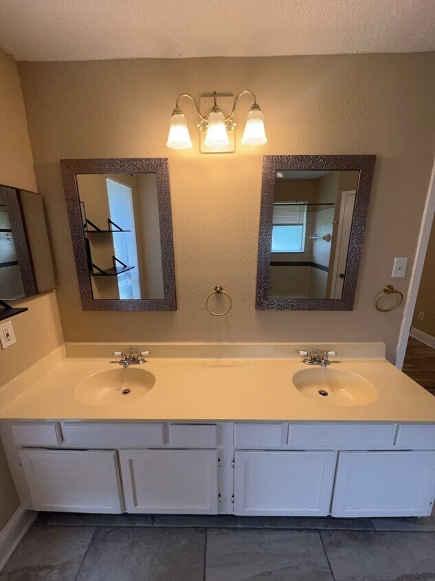 Foto del edificio - 7702 Tierra Verde Dr