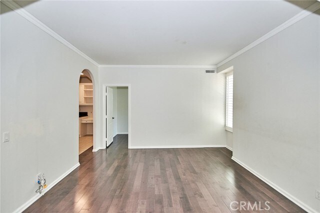 Building Photo - 933 Terrace Ln W