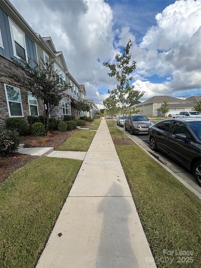 Foto del edificio - 414 Sagecroft Ln