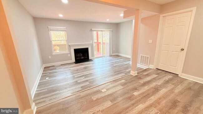 Building Photo - 20117 Laurel Hill Way