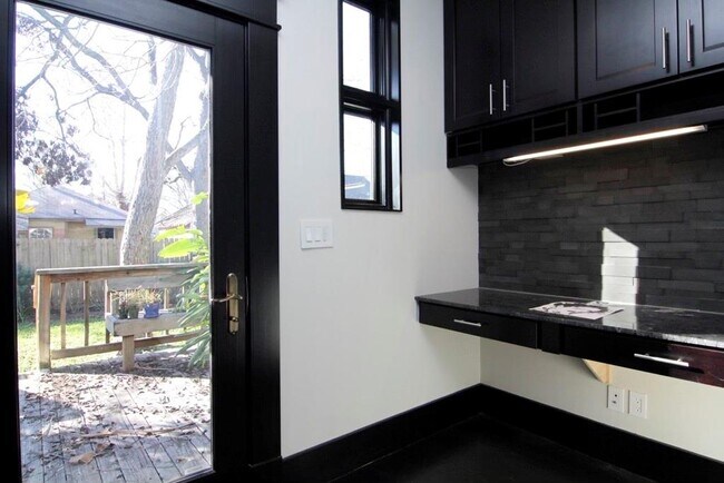 Building Photo - 1115 Adele St