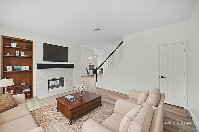 Building Photo - 945 Azalia Dr
