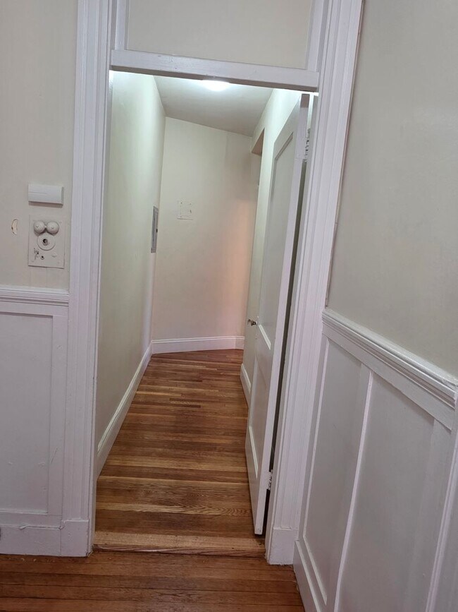 Building Photo - No Brokers Fee, No Security Deposit, Heat ...