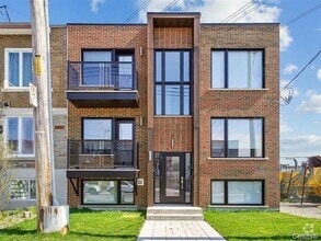 Building Photo - 9409 Av Larose
