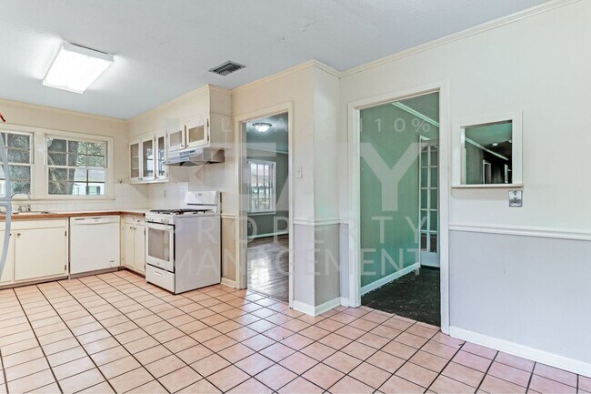 Building Photo - 4 Bedroom Rental in Lafayette!
