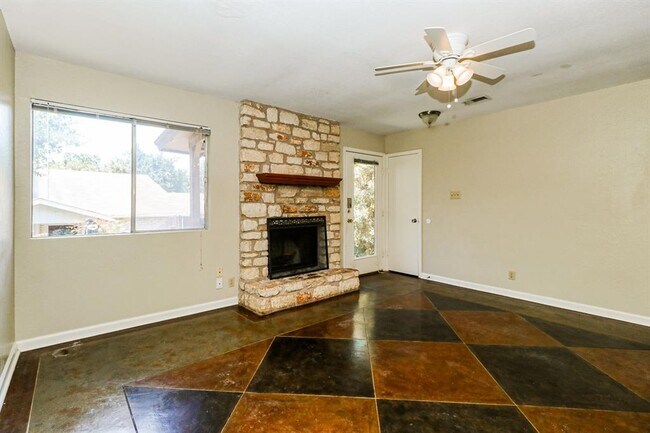Foto del edificio - 9903 Hundred Oaks Cir
