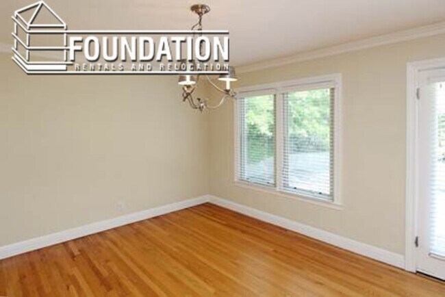 Building Photo - 124 Hilldale Dr