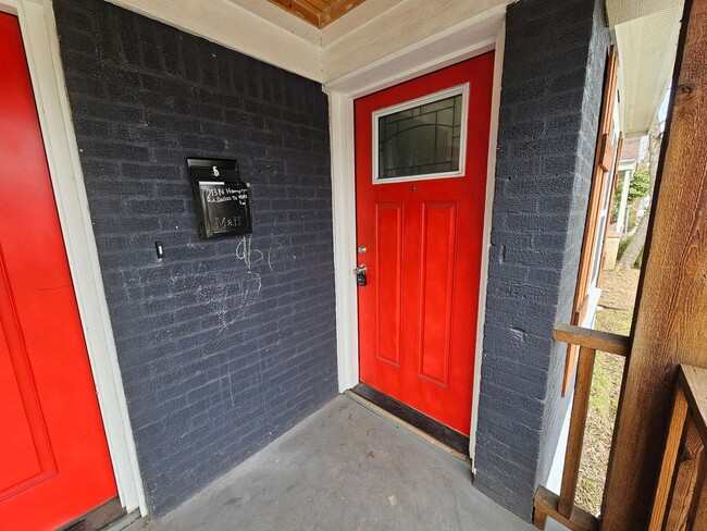 Foto del edificio - Near Bishop Arts District 2-bedroom, 1-bath duplex