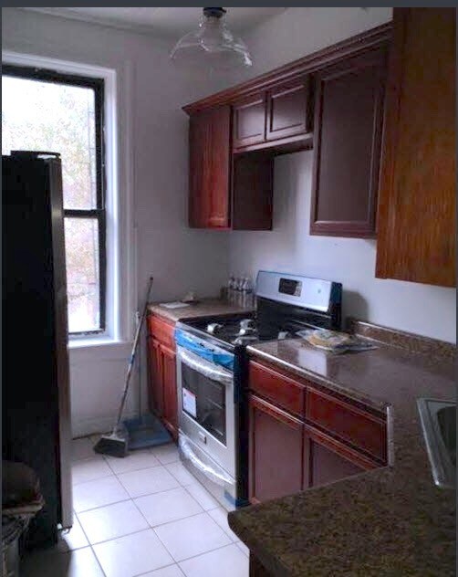 Building Photo - 1686 Linden St