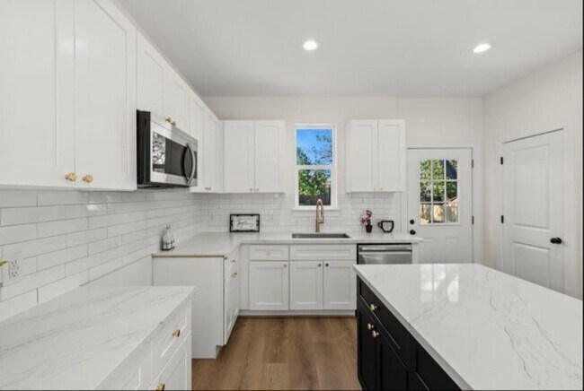 Foto del edificio - 8149 Talton St