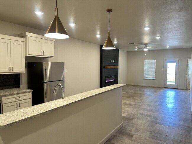Foto del edificio - Brand new townhomes in Frenship ISD!