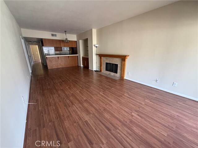 Foto del edificio - 11630 Warner Ave