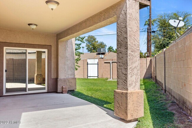 Foto del edificio - 4202 E Roma Ave