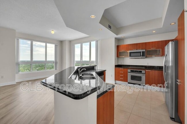 Building Photo - 231 Riverside Dr