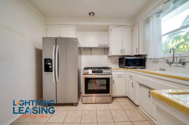 Foto del edificio - 1323-1325 N Harper Ave