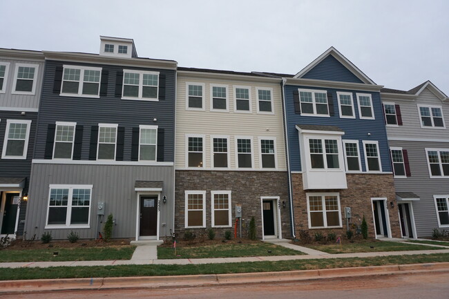 Building Photo - 2225 Pagefield Way