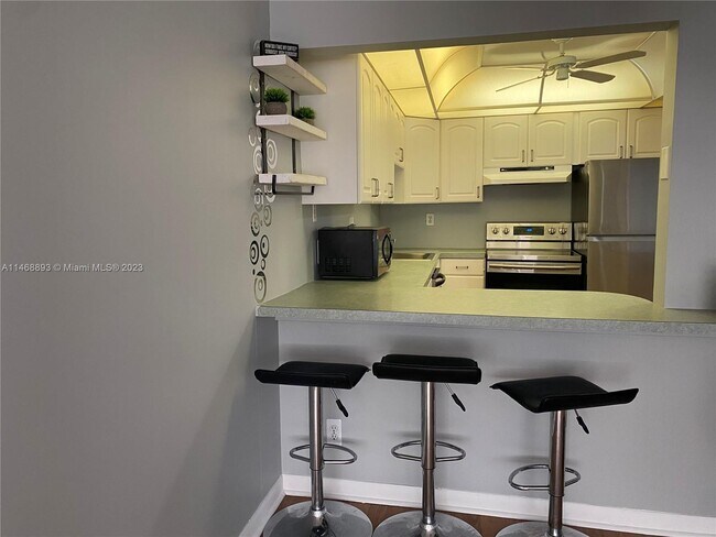 Foto del edificio - 2751 Taft St
