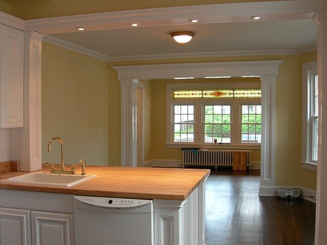 1st floor apt - open view - 450 Davidson St