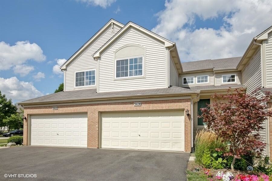 Primary Photo - 3 bedroom in Carpentersville IL 60110