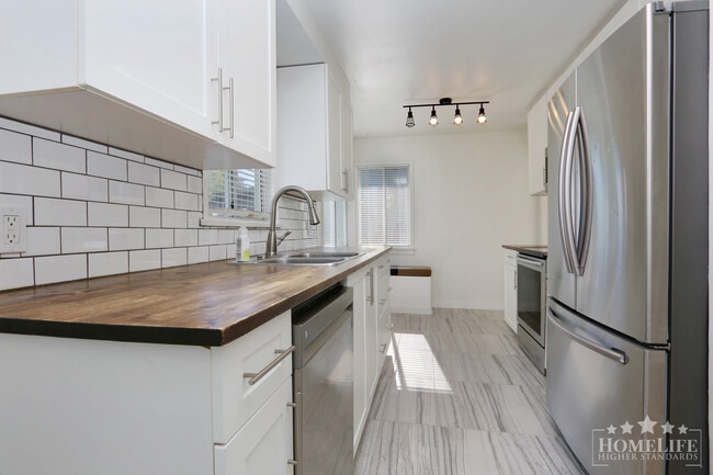Building Photo - Charming & Spacious 4-Bedroom Character Ho...