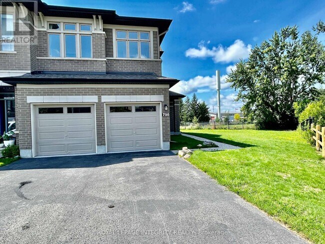 Building Photo - 798 Carnelian Cres
