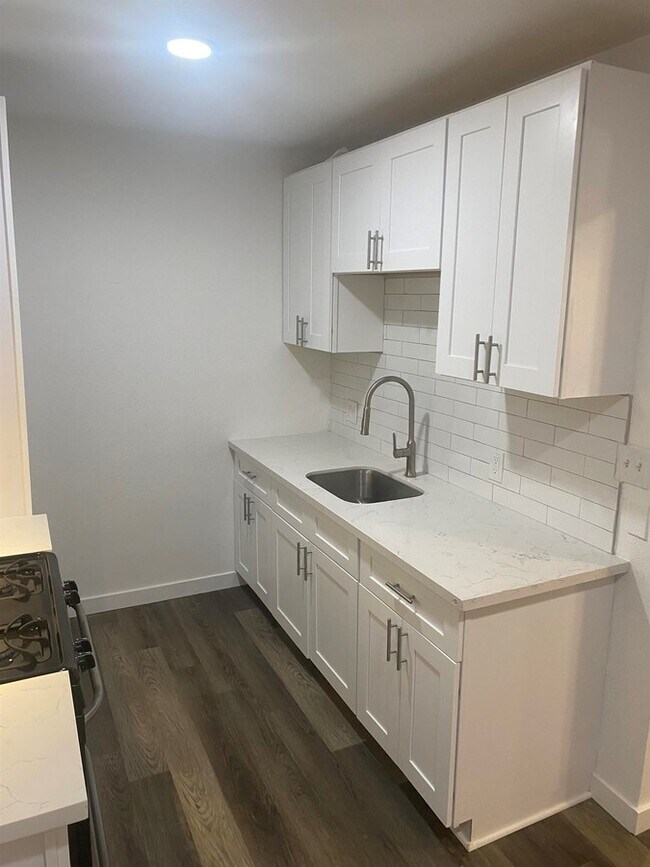 Foto del edificio - 1423 W Lingan Ln
