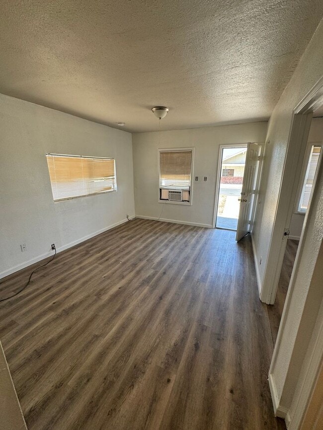 Foto del edificio - Step into your new residence, a charming h...