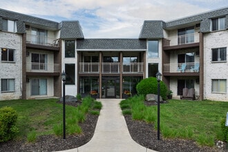 Building Photo - White Bear Royal