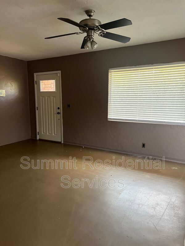 Foto del edificio - 2702 E Sylvia St