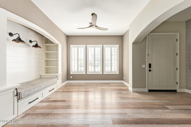 Building Photo - 326 W Loma Ln