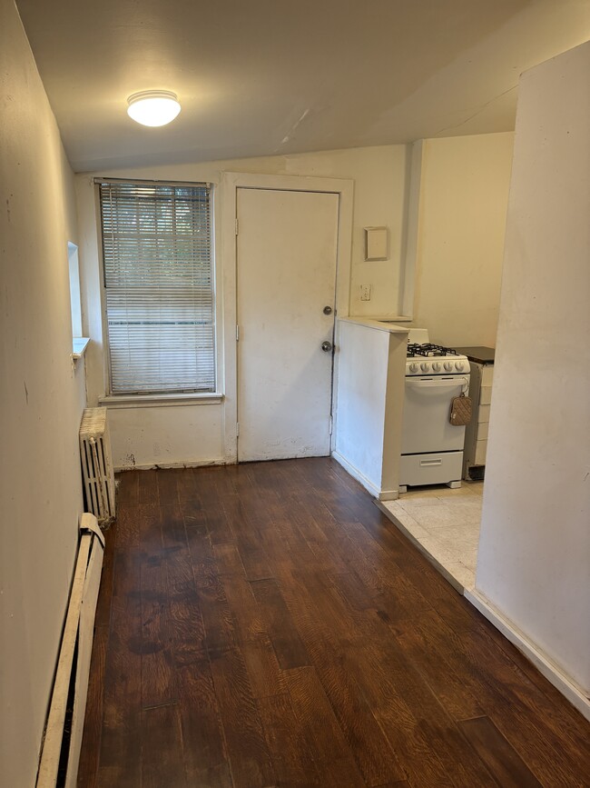 Dining Room - 1326 W Pratt St