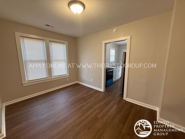 Foto del edificio - Modern 3-Bedroom Home with Updated Features and Large Lot