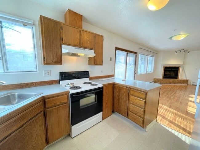 RARE FIND! Spacious and bright three bedroom apartment in South Anchorage with in unit laundry, f... - RARE FIND! Spacious and bright three bedroom apartment in South Anchorage with in unit laundry, f...