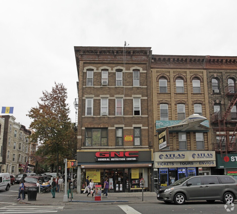 Building Photo - 5301 5th Ave