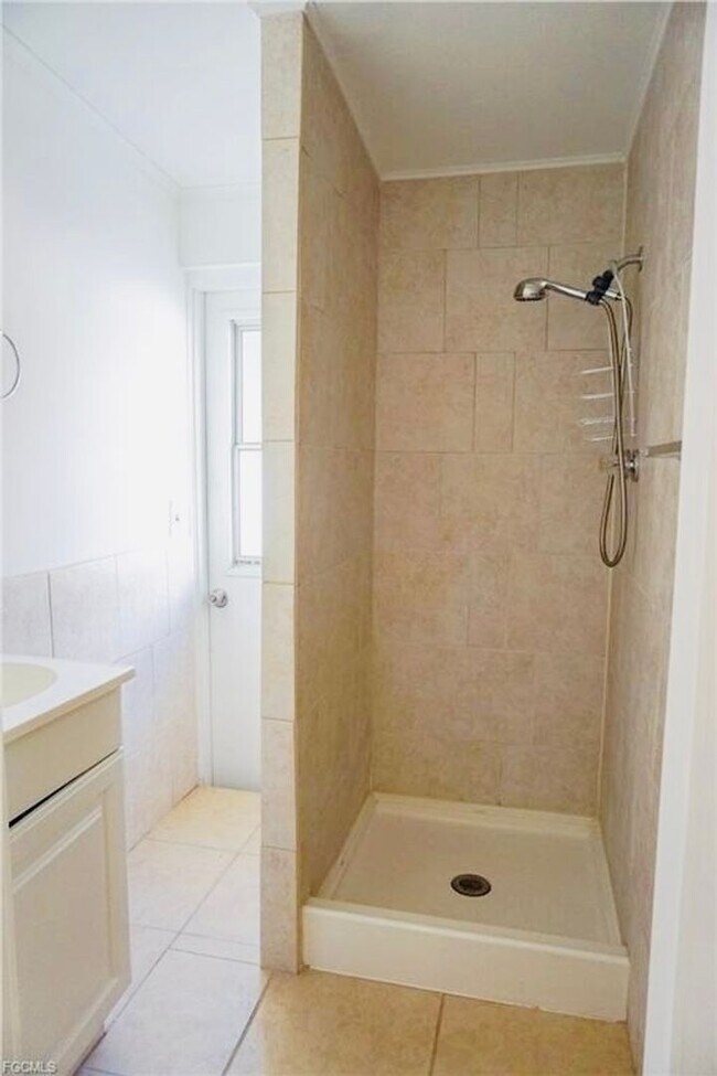 Building Photo - 6004 Deming Ave